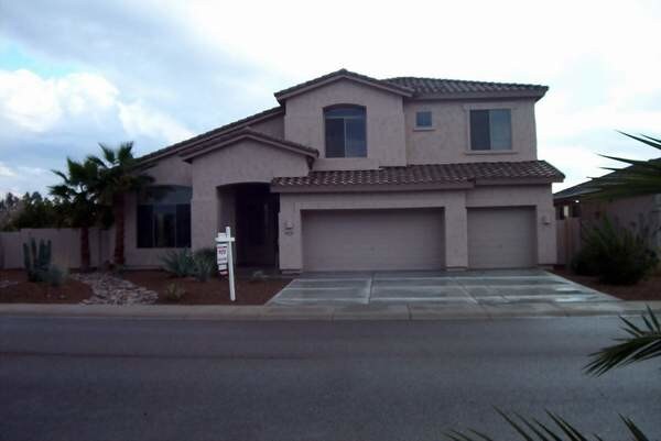 Foto principal - Spacious 6 bedroom 2-story home in Gilbert!