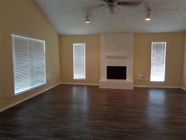 Building Photo - 6502 La Violetta Dr