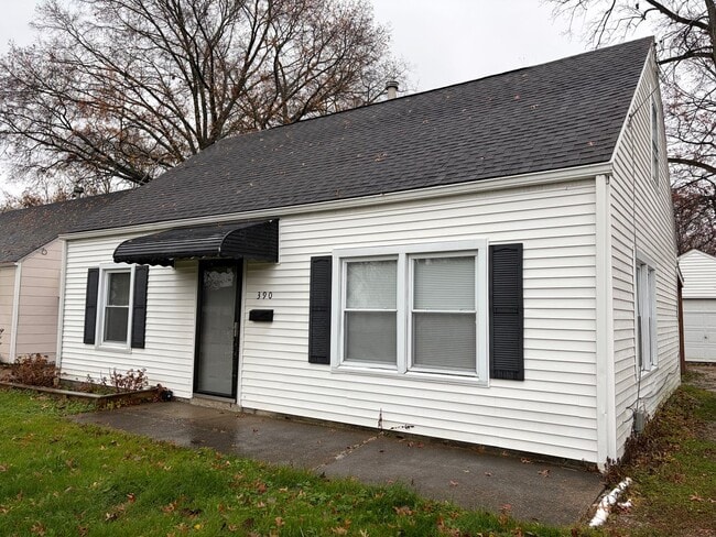 Foto del edificio - Spacious 4-Bedroom Home with First-Floor Convenience and Great Outdoor Space