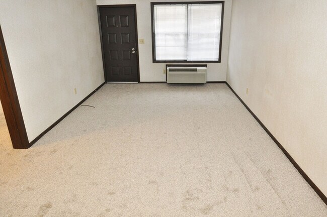 Foto del edificio - 825 Logan Ave NW