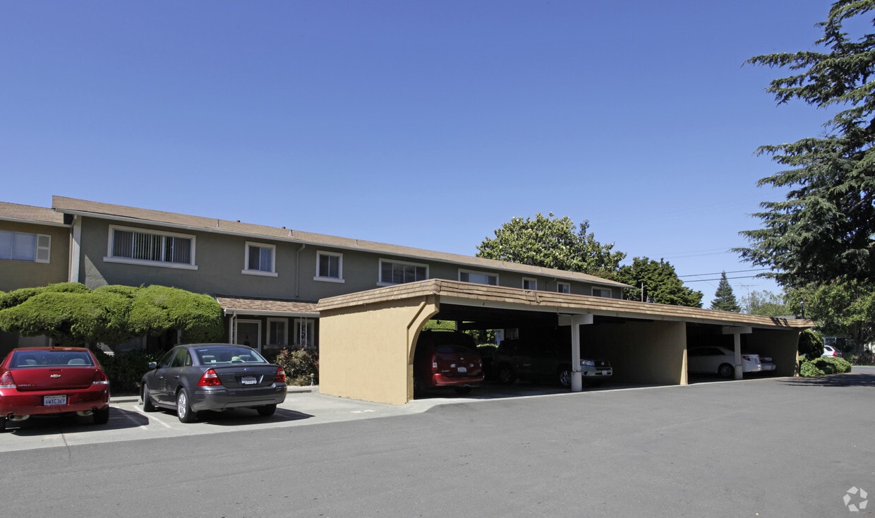 Santa Maria Townhomes Apartments in Castro Valley, CA