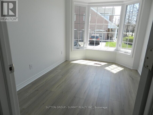 Photo du bâtiment - 5305-5305 Glen Erin Dr