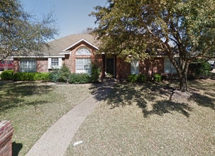Building Photo - 912 Regina Dr