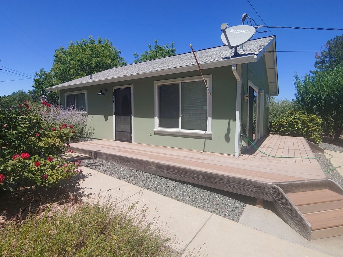 Primary Photo - Lakeport location for retn!!