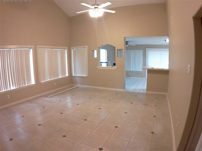 Foto del edificio - 12614 Day Hollow Ln