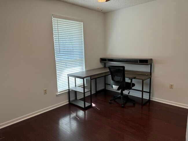 Foto del edificio - 350 Meadow Crossing Dr