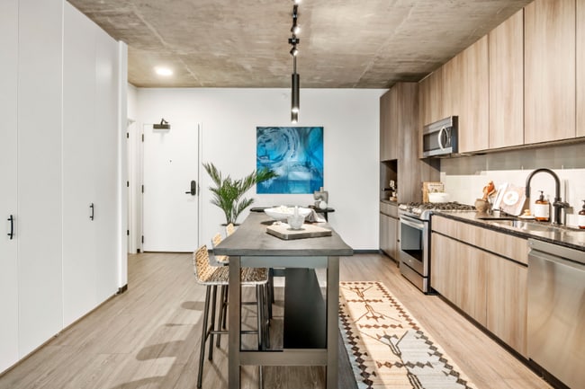 Photo - 1371 W Randolph St Apartment