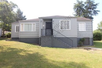 Building Photo - 500 Seminole Dr