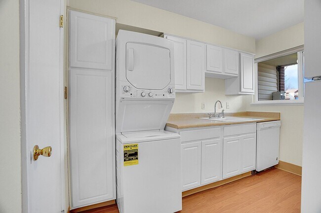 Foto del edificio - 2 bedroom townhome with 2 bathrooms