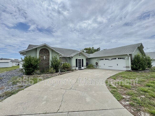 Foto del edificio - 6153 Mountain Way Ave