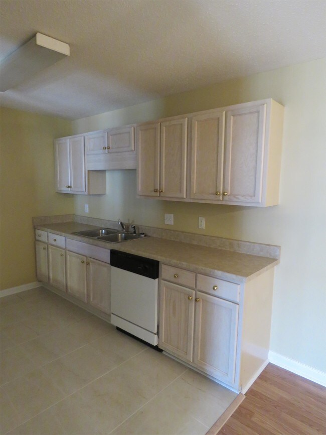 Building Photo - 704 Pelham Square Way
