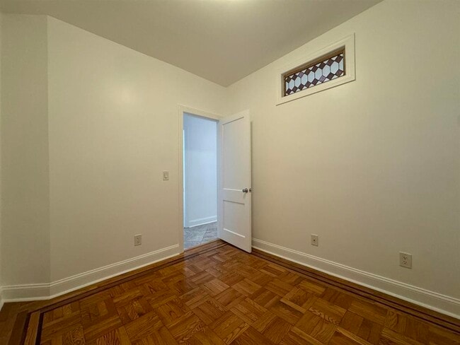 Foto del edificio - 445 Monmouth St