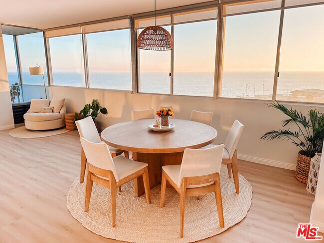 Foto del edificio - 17350 Sunset Blvd