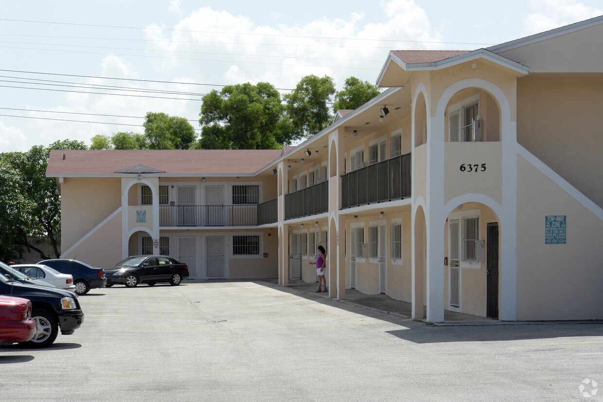 Foto del edificio - 6375 W 22nd Ct