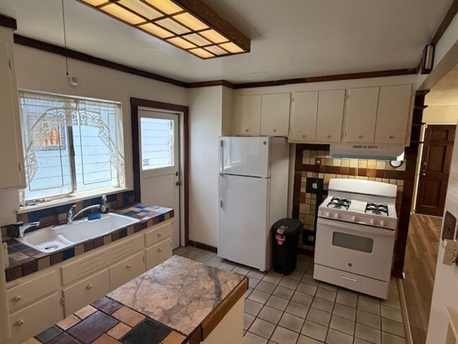 Building Photo - 2-Bedroom Single Family Home Near Richmond...