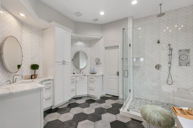 Building Photo - 2560 Costa Mesa Cir