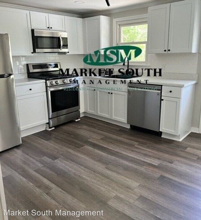Building Photo - 3 br, 1 bath House - 702 W. 59th Street