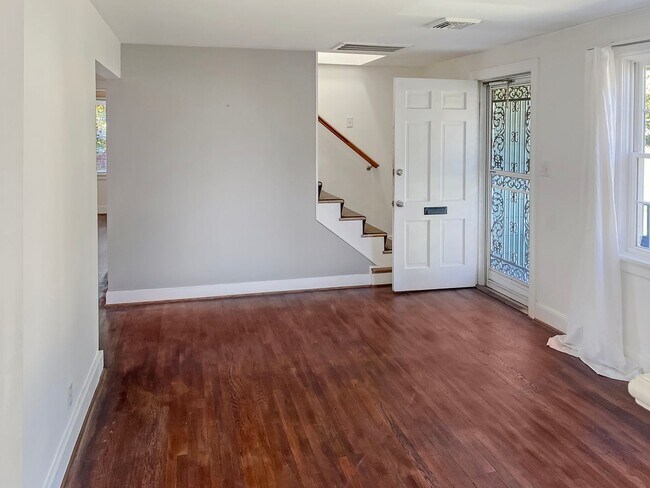 Building Photo - 4 Bed/2 Bath Updated Contemporary Home in Lakeside!!!!