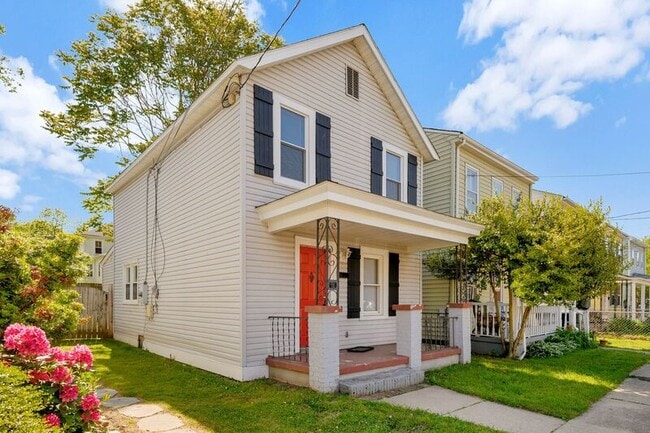 Building Photo - 610 Shepherd St