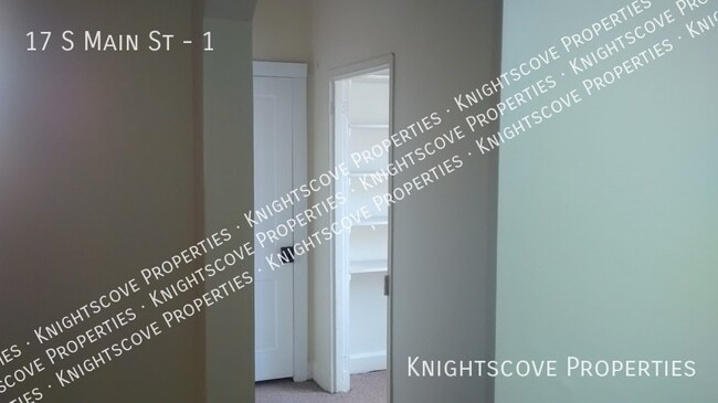 Building Photo - Large Apartment, Vintage Building, Waterfr...