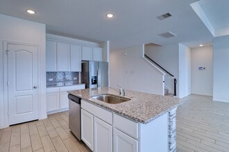 Building Photo - 8106 Royal Palm Ct