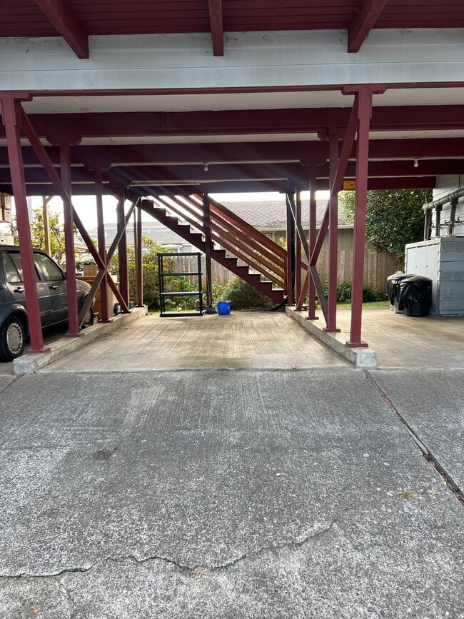 Building Photo - 2312pontoni