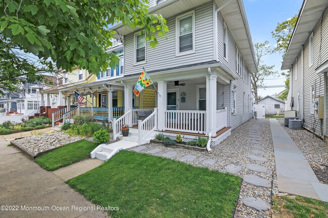 Building Photo - 308 1/2 McCabe Ave