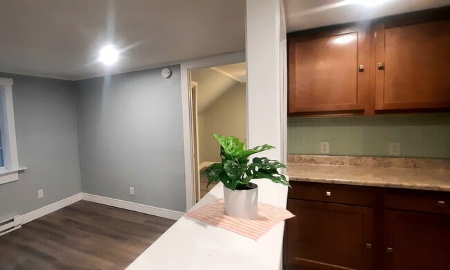 Building Photo - 118 Pries Ave