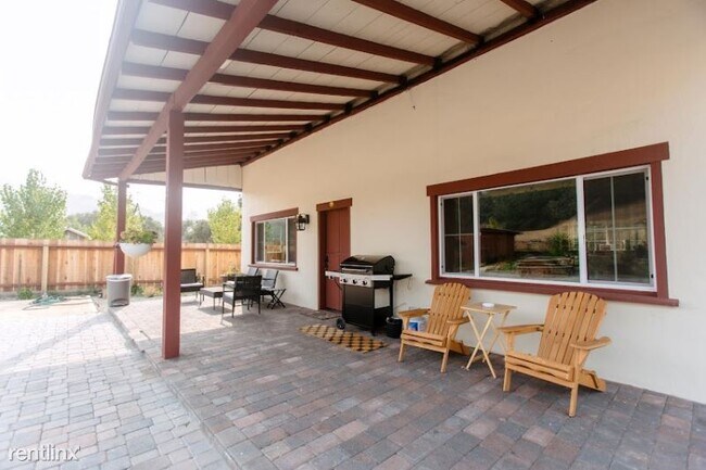 Building Photo - 5 br, 2.5 bath House - 902 Monterey Salina...