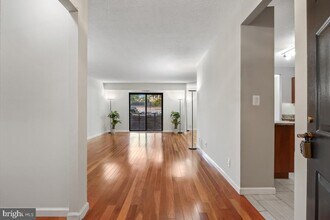 Building Photo - 5904 Mt Eagle Dr