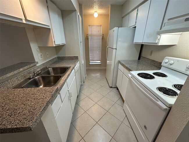 Foto del edificio - 260 El Dorado Blvd