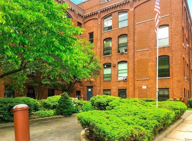 Foto del edificio - 84-10 101st St