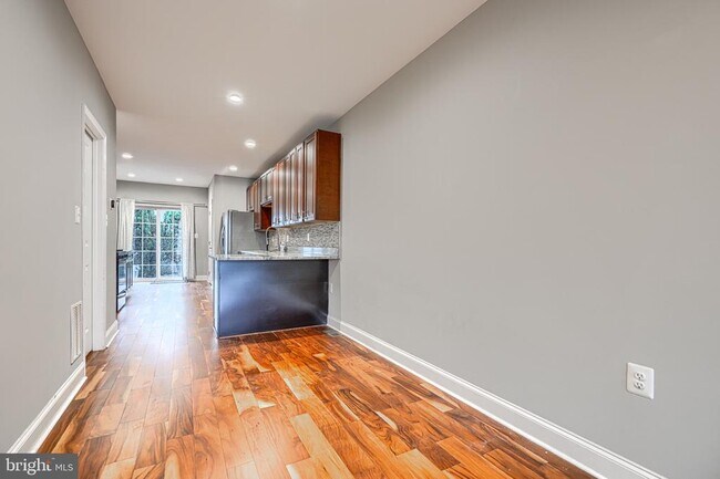 Foto del edificio - 1620 E Clement St