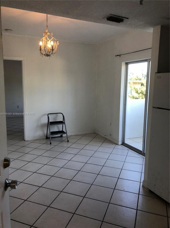 Foto del edificio - 3051 SW 27th Ave