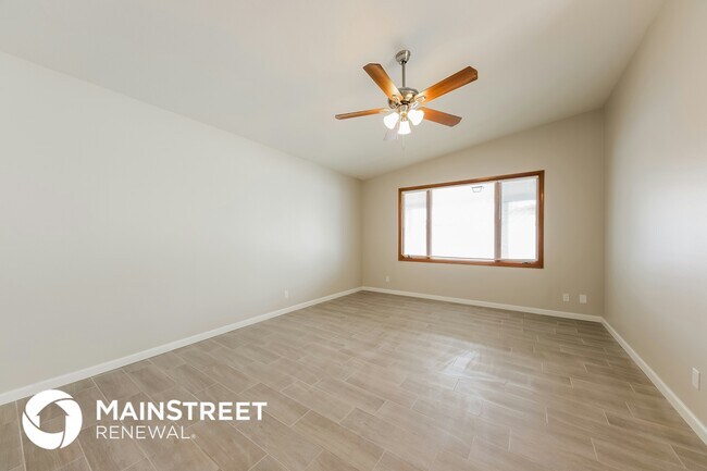 Foto del edificio - 3108 W McLellan Blvd