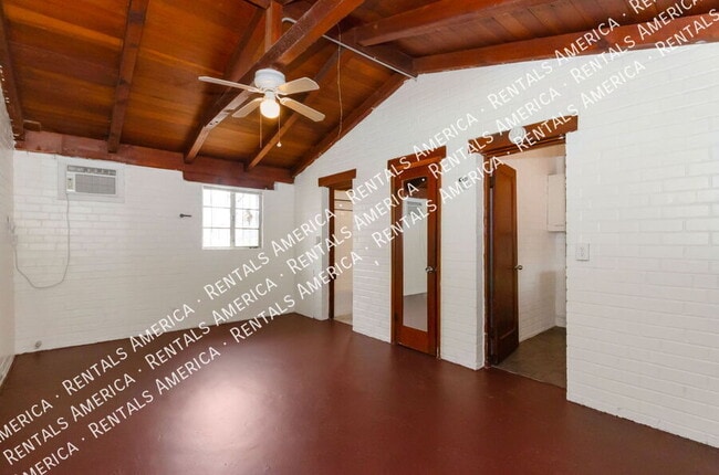 Building Photo - 947 N Alvernon Way