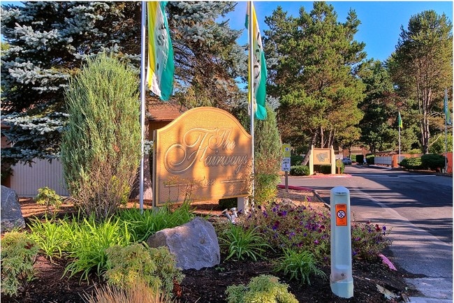 Foto del edificio - Fairways Apartments