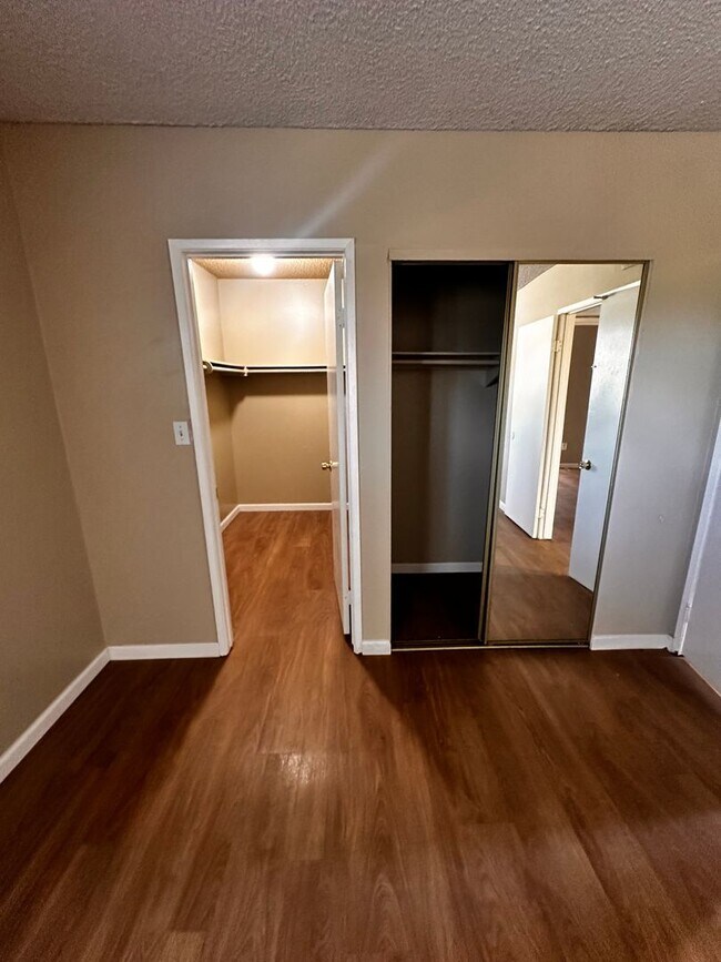 Building Photo - 2 bedroom 1 Bath Upstairs Apartment for Rent