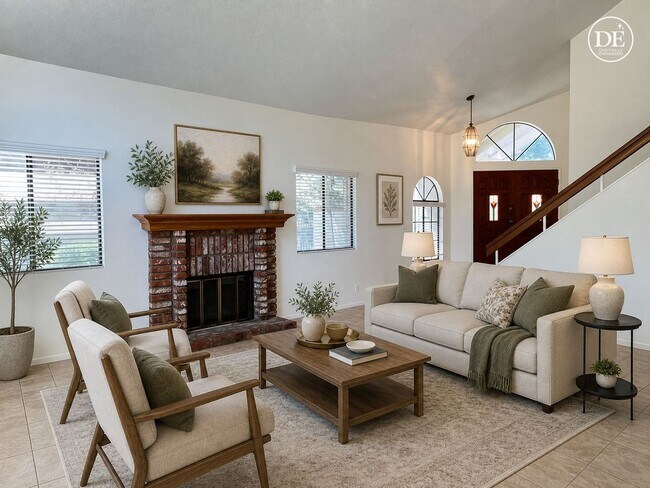 Building Photo - Spacious 3 bedroom, 2.5 bath duplex with private backyard for rent
