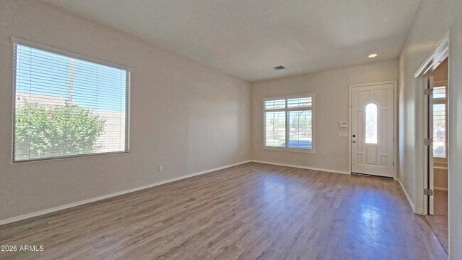 Foto del edificio - 13588 W Alvarado Dr