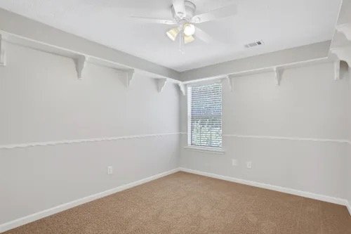 Foto del edificio - 3120 W Hidden Valley Rd