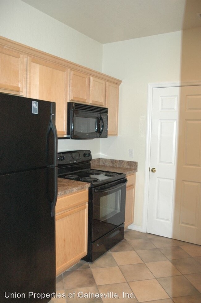 Building Photo - 2 br, 2 bath Apartment - 4125 SW 31st Drive