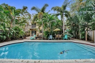 Building Photo - 307 SW 11th Ct