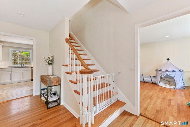 Foto del edificio - 163 MacGregor Dr