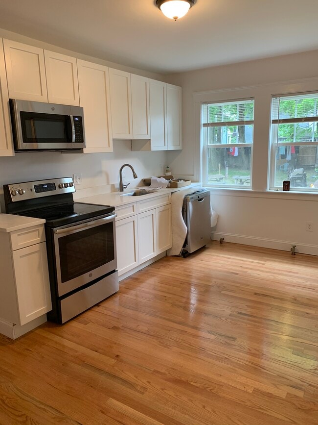 Building Photo - 21 Moraine St