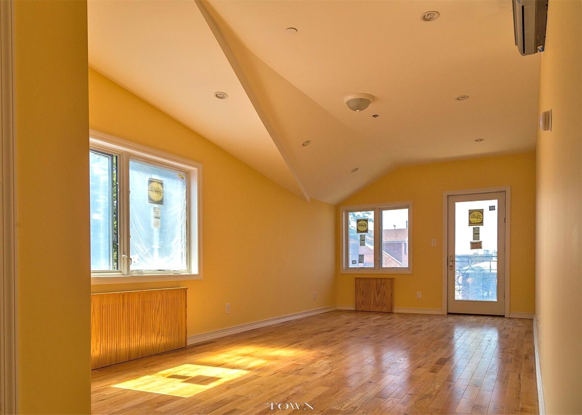 Building Photo - 9947 63rd Rd