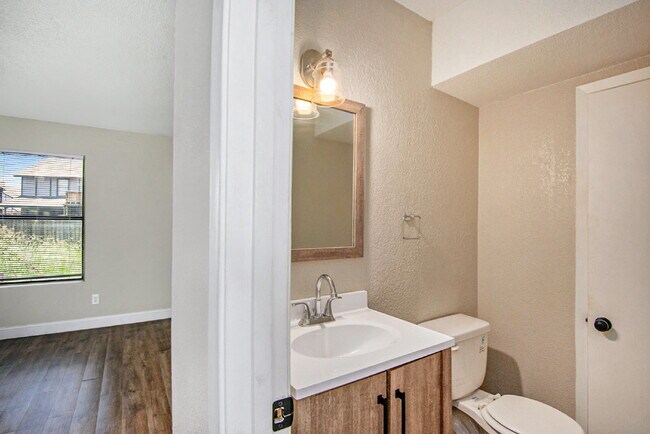 Foto del edificio - Great 2 Bdrm 1.5 Bath Duplex - Keller, TX