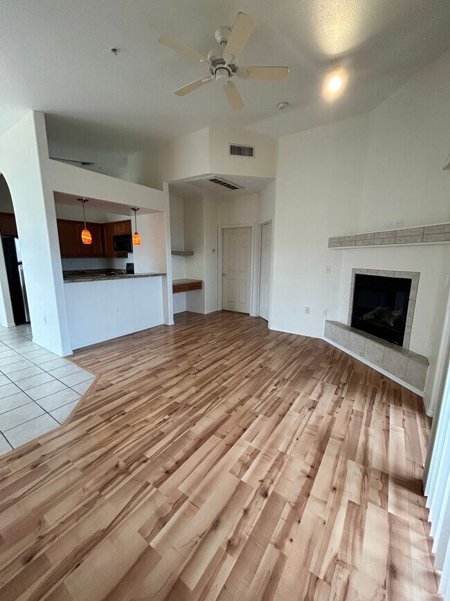 Building Photo - Gated Community Condo!