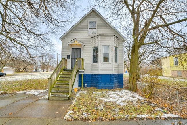 Building Photo - 5207 S May St