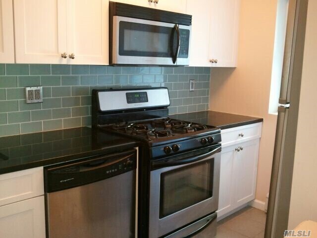 Foto del edificio - 251 W Broadway